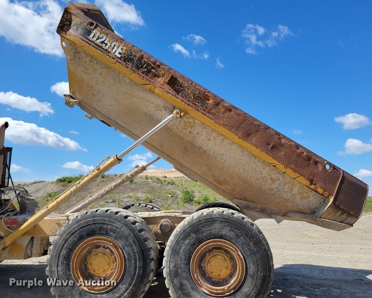image for item DP1322 1997 Caterpillar D250E haul truck