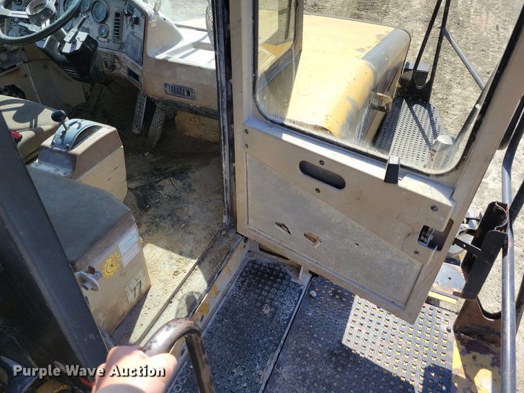 image for item DP1322 1997 Caterpillar D250E haul truck