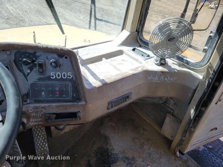 image for item DP1322 1997 Caterpillar D250E haul truck