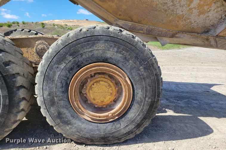 image for item DP1322 1997 Caterpillar D250E haul truck