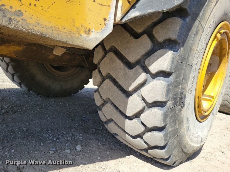 image for item DP1322 1997 Caterpillar D250E haul truck