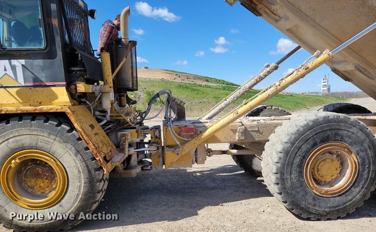 image for item DP1322 1997 Caterpillar D250E haul truck