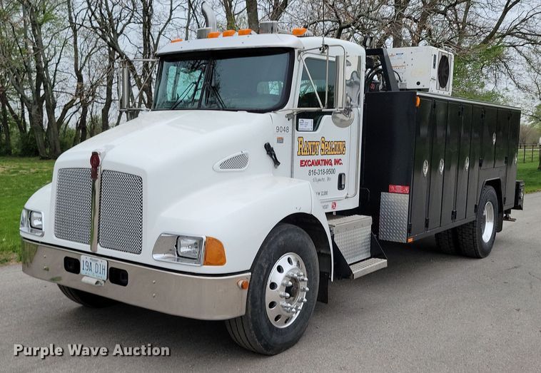 image for item DP1325 2007 Kenworth T300 utility / service truck