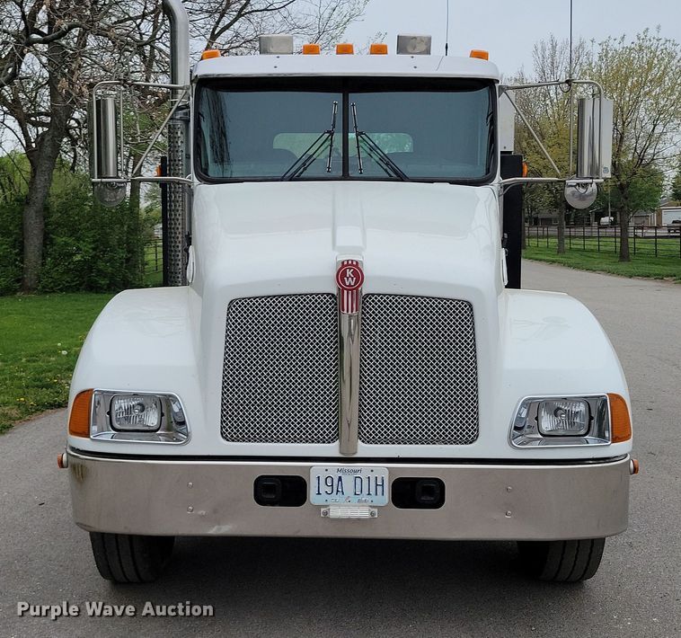 image for item DP1325 2007 Kenworth T300 utility / service truck