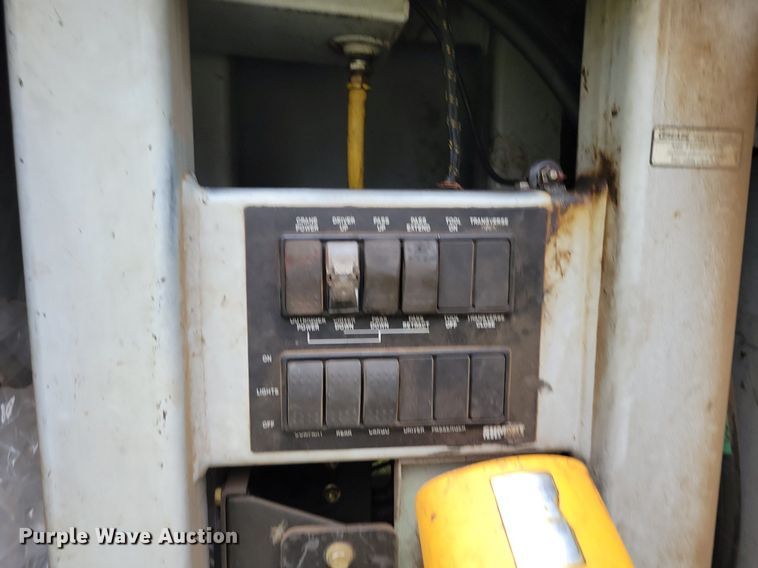 image for item DP1325 2007 Kenworth T300 utility / service truck