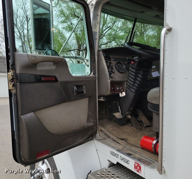 image for item DP1325 2007 Kenworth T300 utility / service truck