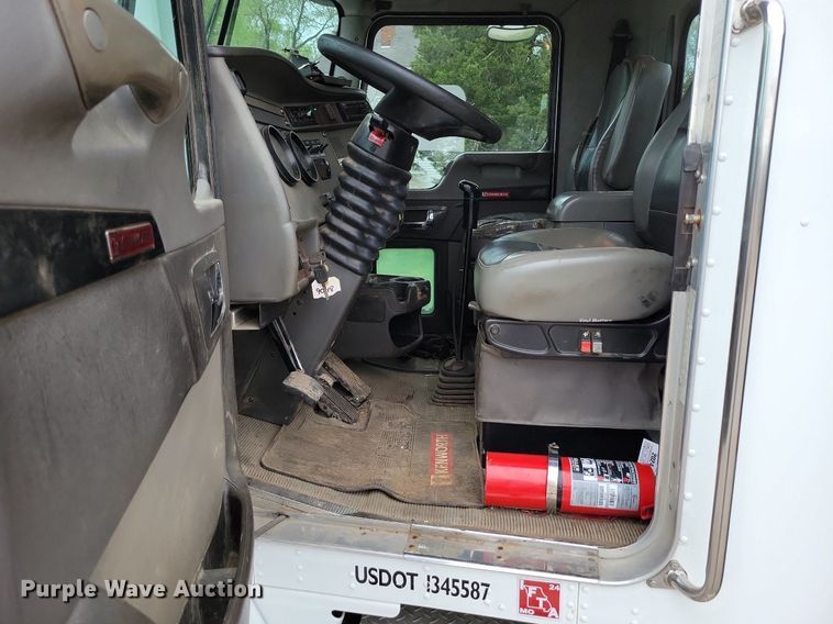 image for item DP1325 2007 Kenworth T300 utility / service truck