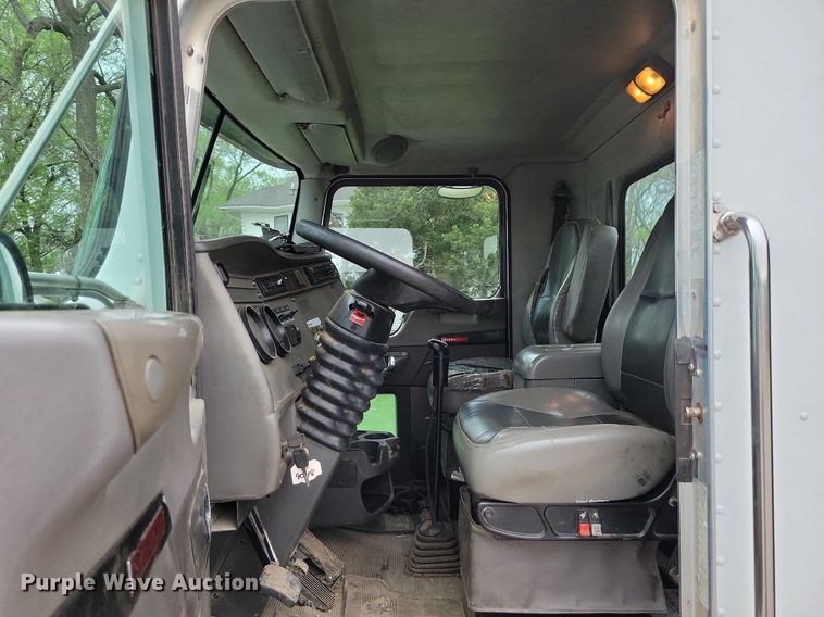 image for item DP1325 2007 Kenworth T300 utility / service truck