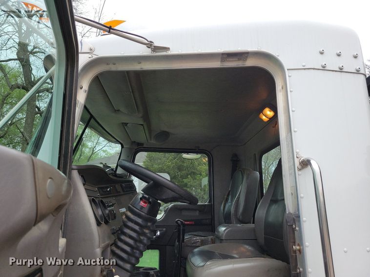 image for item DP1325 2007 Kenworth T300 utility / service truck