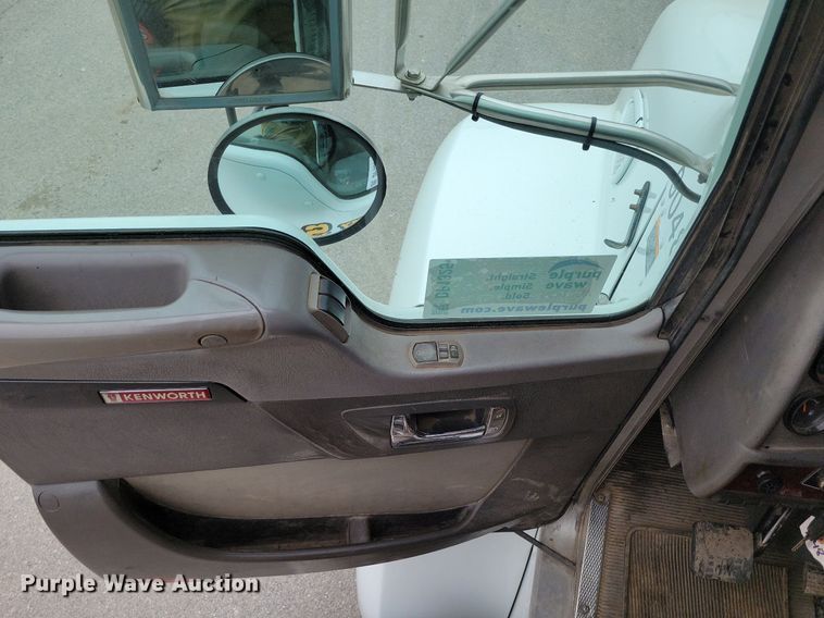 image for item DP1325 2007 Kenworth T300 utility / service truck