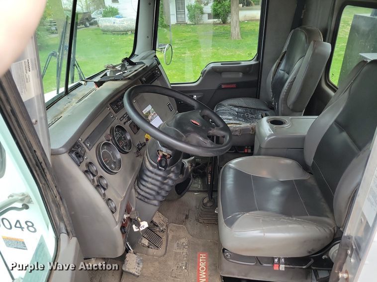 image for item DP1325 2007 Kenworth T300 utility / service truck