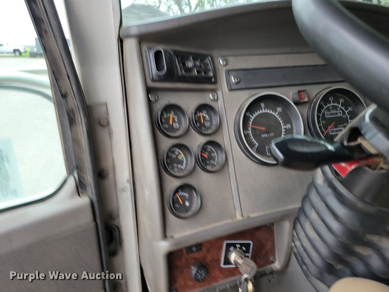 image for item DP1325 2007 Kenworth T300 utility / service truck