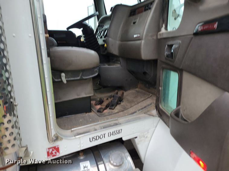 image for item DP1325 2007 Kenworth T300 utility / service truck