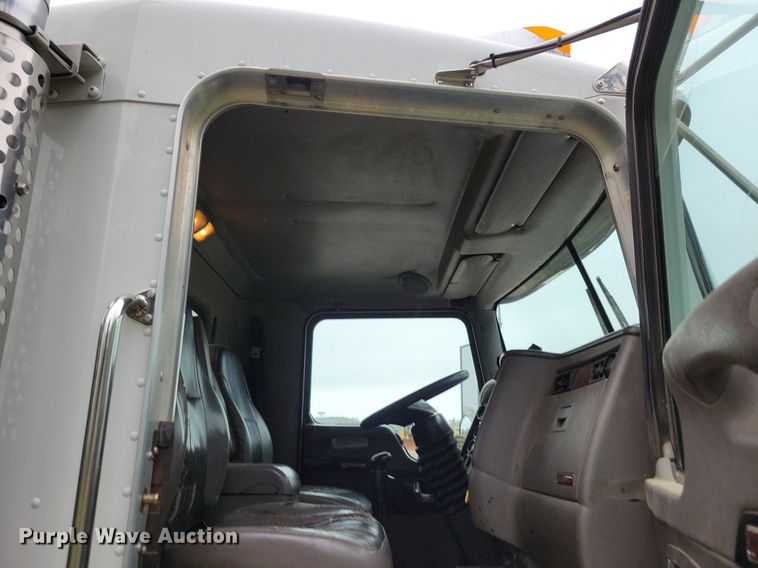 image for item DP1325 2007 Kenworth T300 utility / service truck