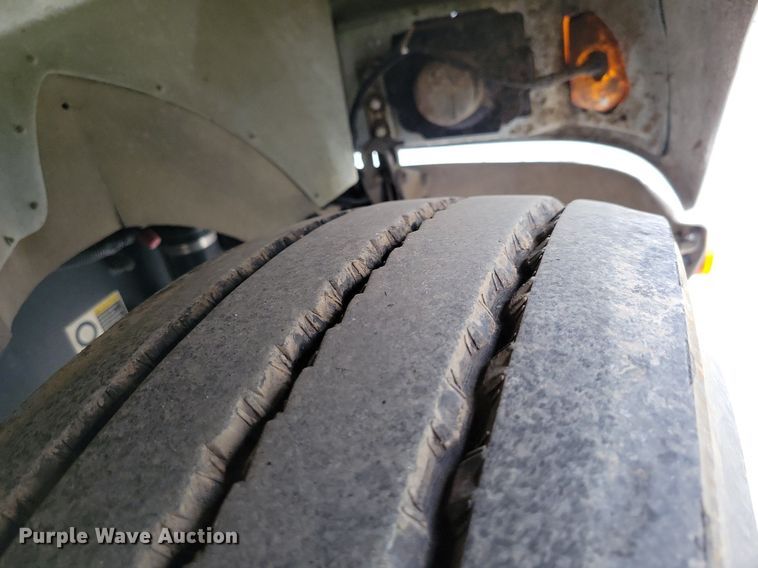 image for item DP1325 2007 Kenworth T300 utility / service truck