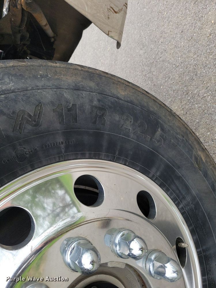 image for item DP1325 2007 Kenworth T300 utility / service truck