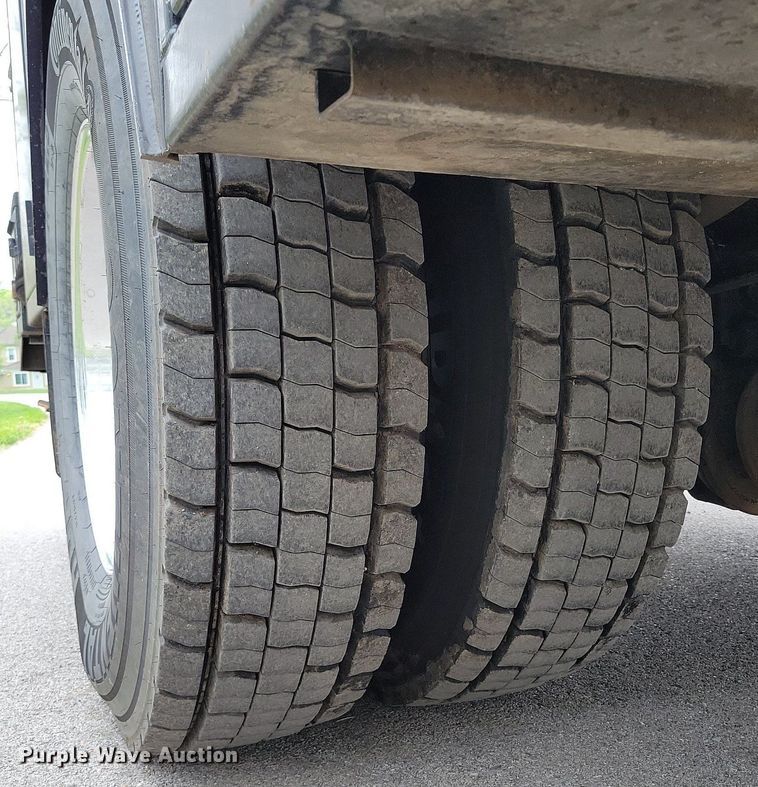 image for item DP1325 2007 Kenworth T300 utility / service truck