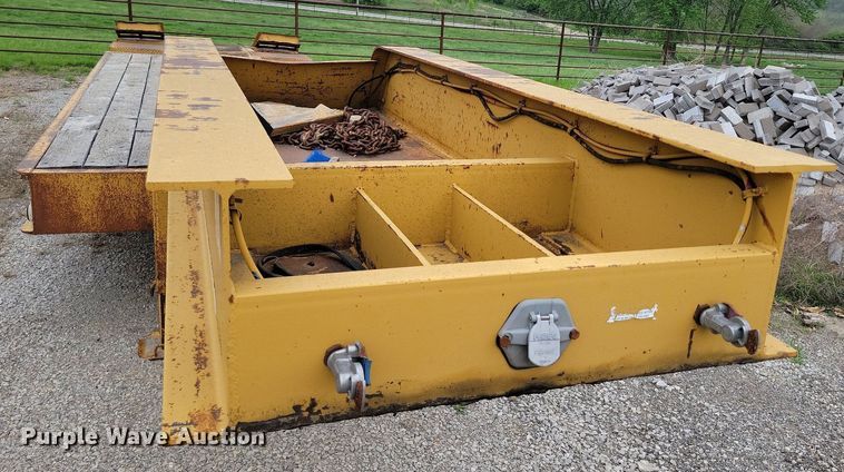 image for item DP1329 1998 Holden HLB25 equipment trailer