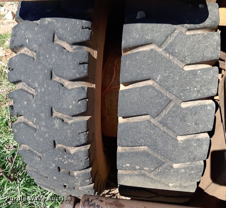 image for item DP2786 1993 Caterpillar V50E forklift