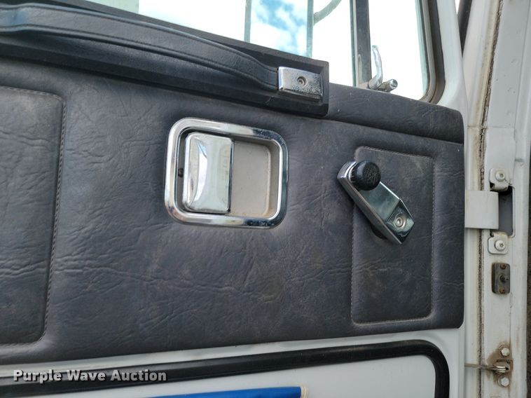 image for item DP5677 1992 White GMC  WG crane truck