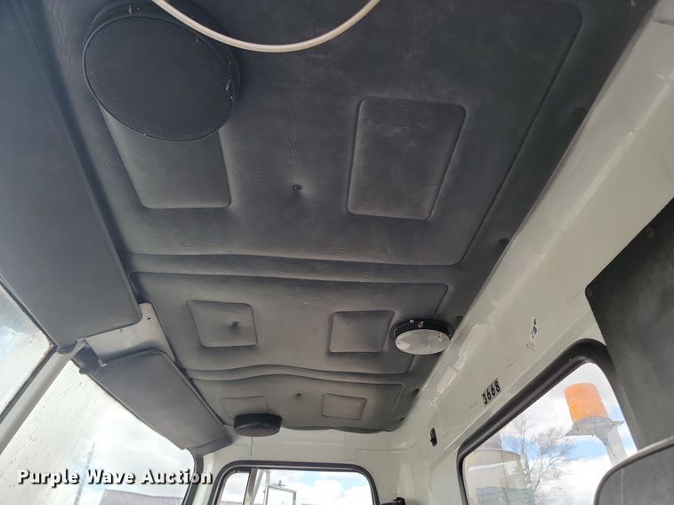 image for item DP5677 1992 White GMC  WG crane truck