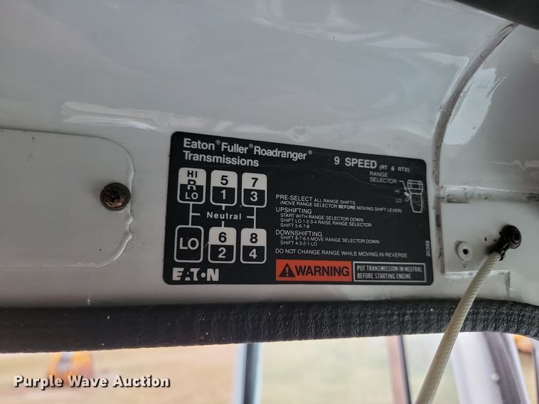 image for item DP5677 1992 White GMC  WG crane truck