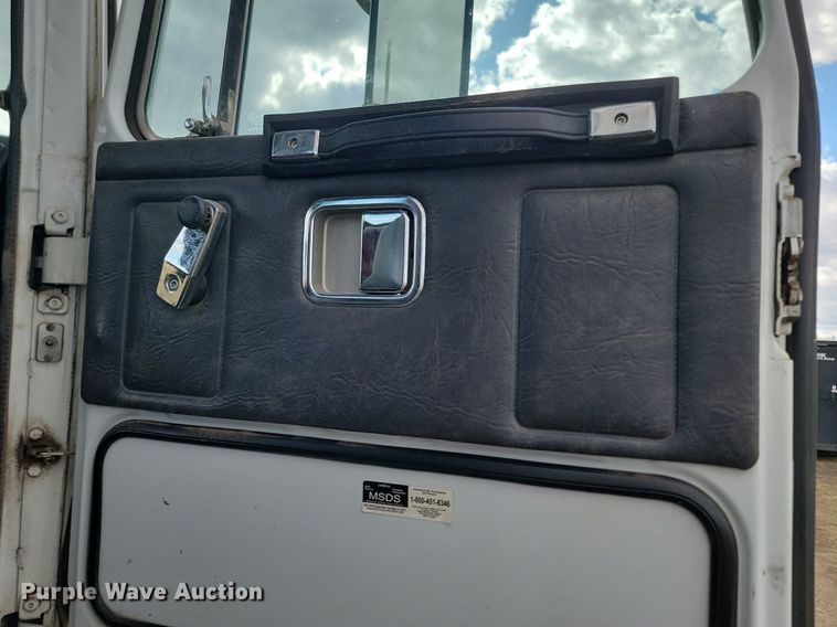 image for item DP5677 1992 White GMC  WG crane truck