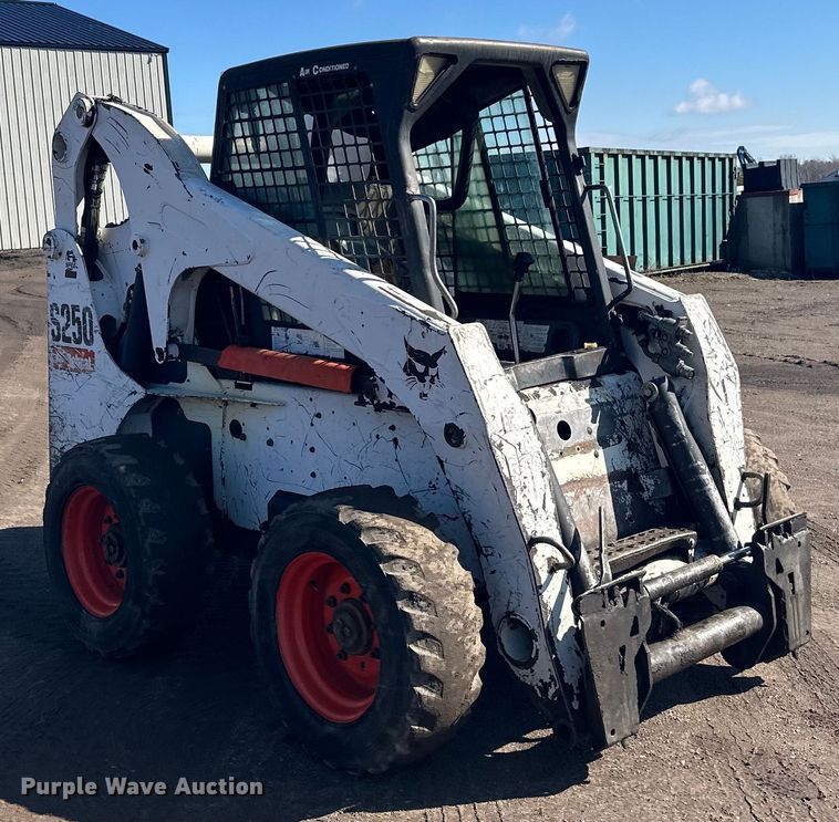image for item DQ0743 2006 Bobcat S250 skid steer loader