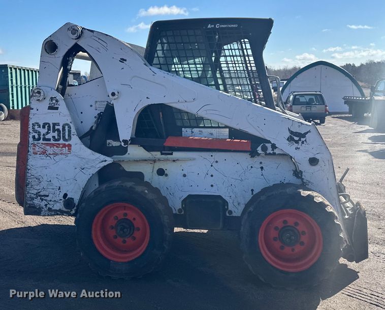 image for item DQ0743 2006 Bobcat S250 skid steer loader