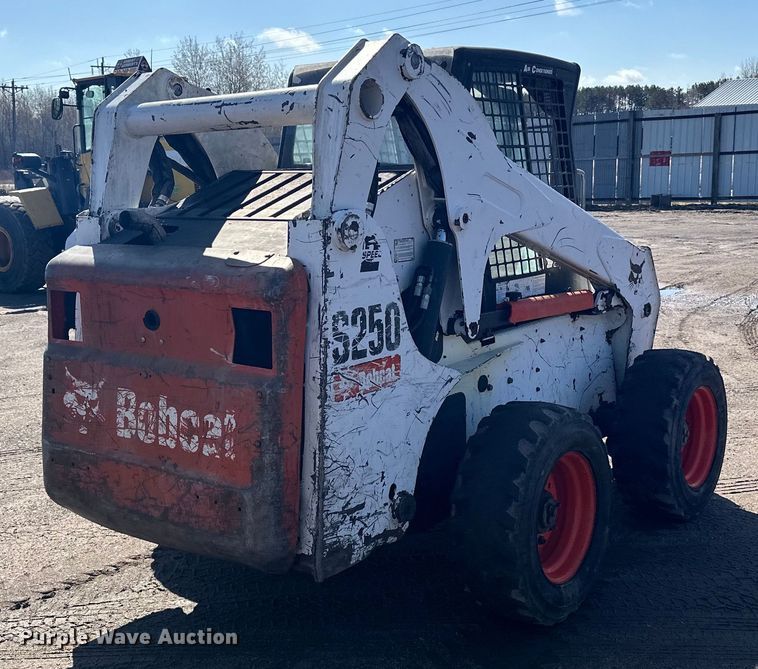 image for item DQ0743 2006 Bobcat S250 skid steer loader