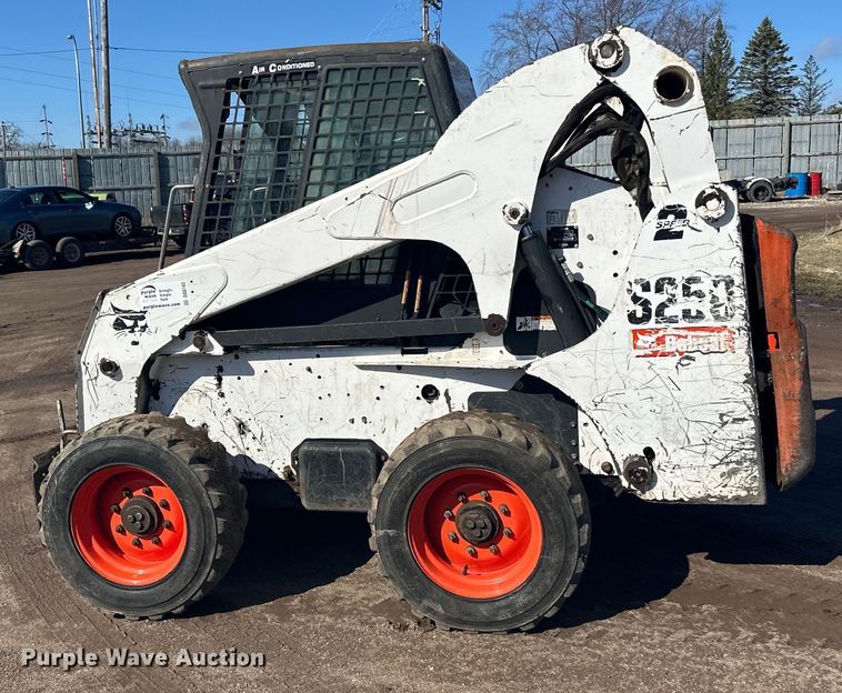 image for item DQ0743 2006 Bobcat S250 skid steer loader