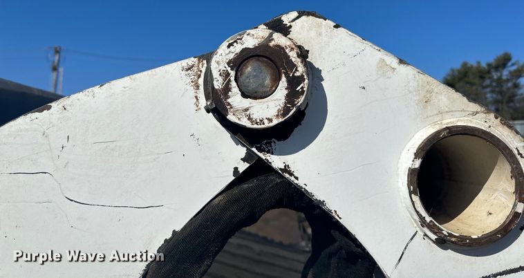 image for item DQ0743 2006 Bobcat S250 skid steer loader