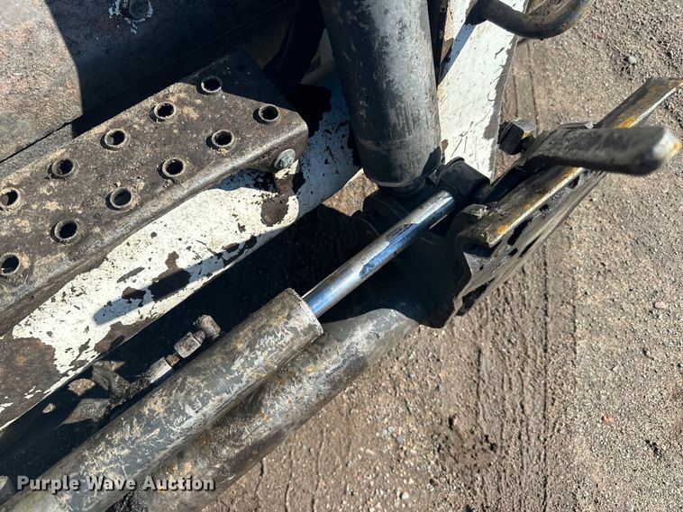 image for item DQ0743 2006 Bobcat S250 skid steer loader