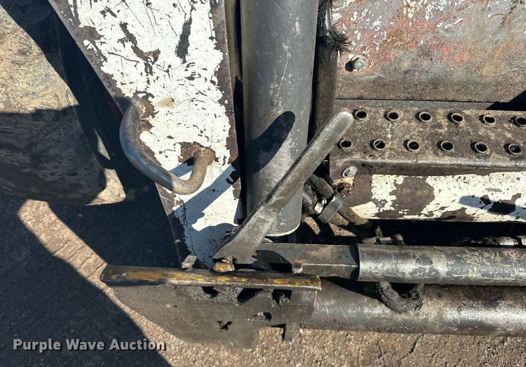 image for item DQ0743 2006 Bobcat S250 skid steer loader