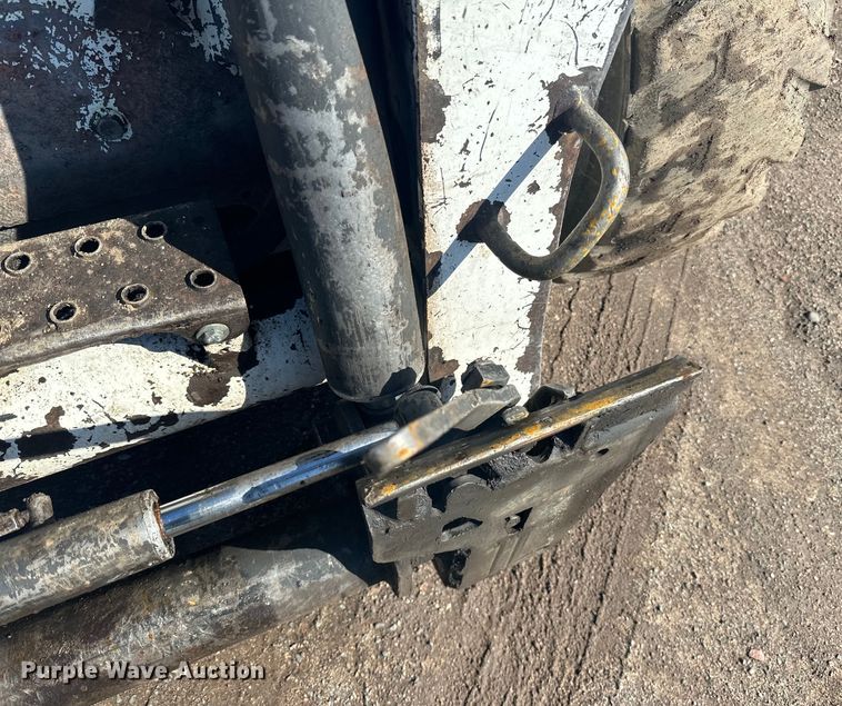 image for item DQ0743 2006 Bobcat S250 skid steer loader