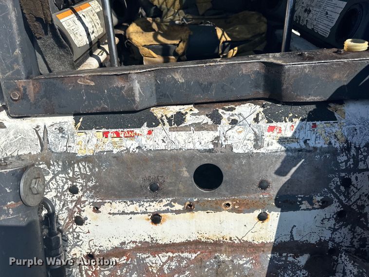 image for item DQ0743 2006 Bobcat S250 skid steer loader