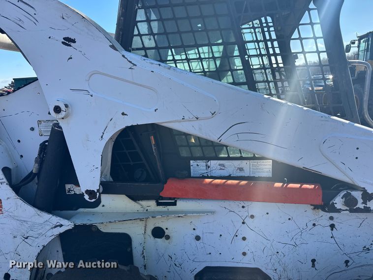 image for item DQ0743 2006 Bobcat S250 skid steer loader