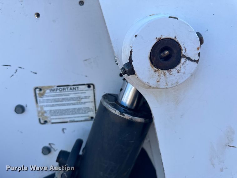 image for item DQ0743 2006 Bobcat S250 skid steer loader