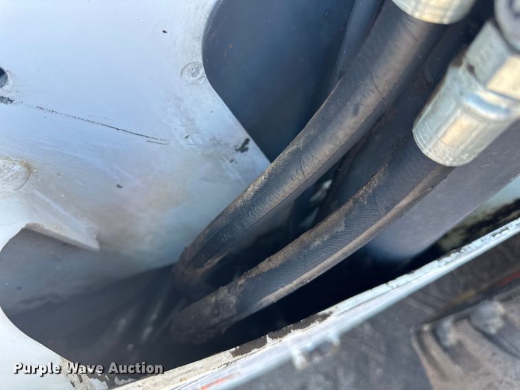 image for item DQ0743 2006 Bobcat S250 skid steer loader