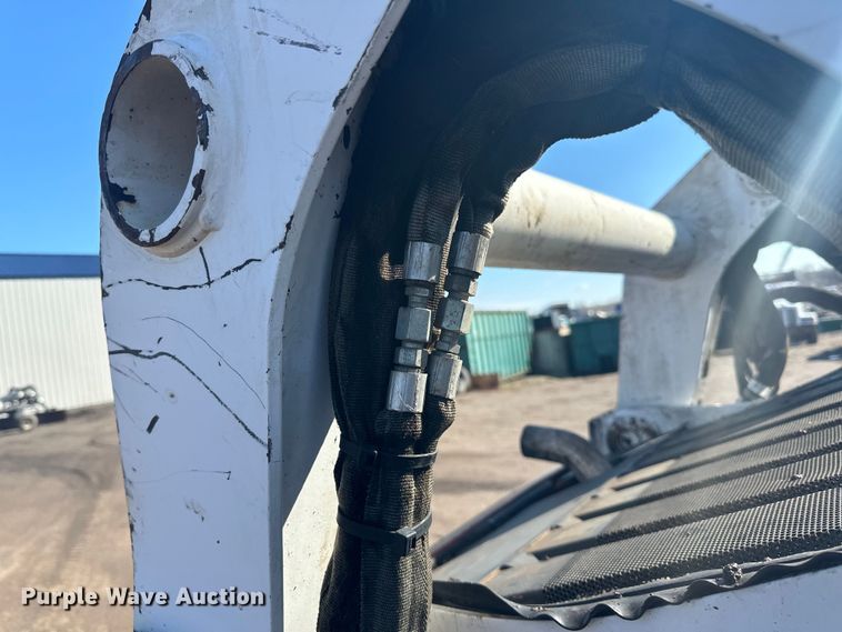 image for item DQ0743 2006 Bobcat S250 skid steer loader