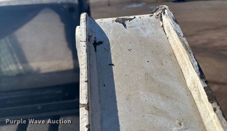 image for item DQ0743 2006 Bobcat S250 skid steer loader