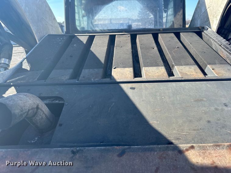 image for item DQ0743 2006 Bobcat S250 skid steer loader