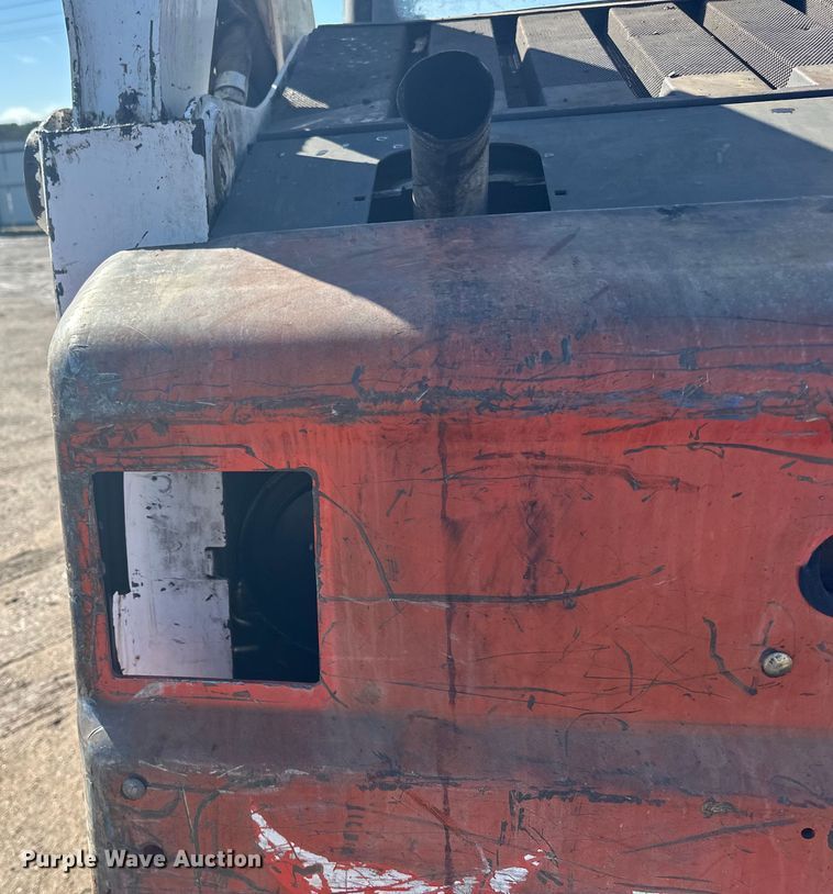 image for item DQ0743 2006 Bobcat S250 skid steer loader