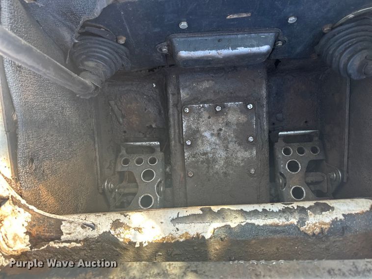 image for item DQ0743 2006 Bobcat S250 skid steer loader