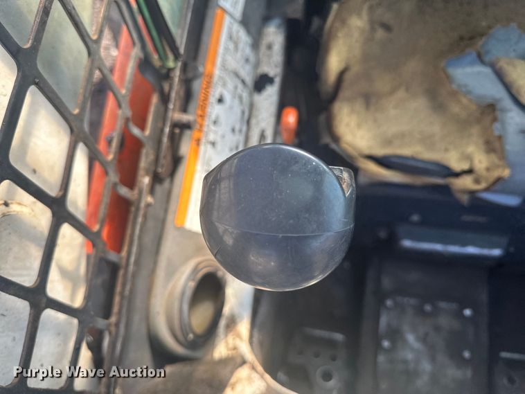 image for item DQ0743 2006 Bobcat S250 skid steer loader