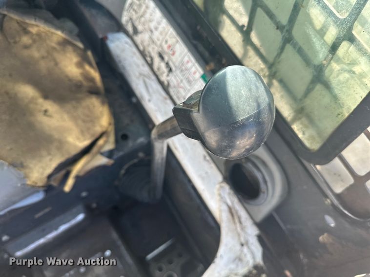 image for item DQ0743 2006 Bobcat S250 skid steer loader