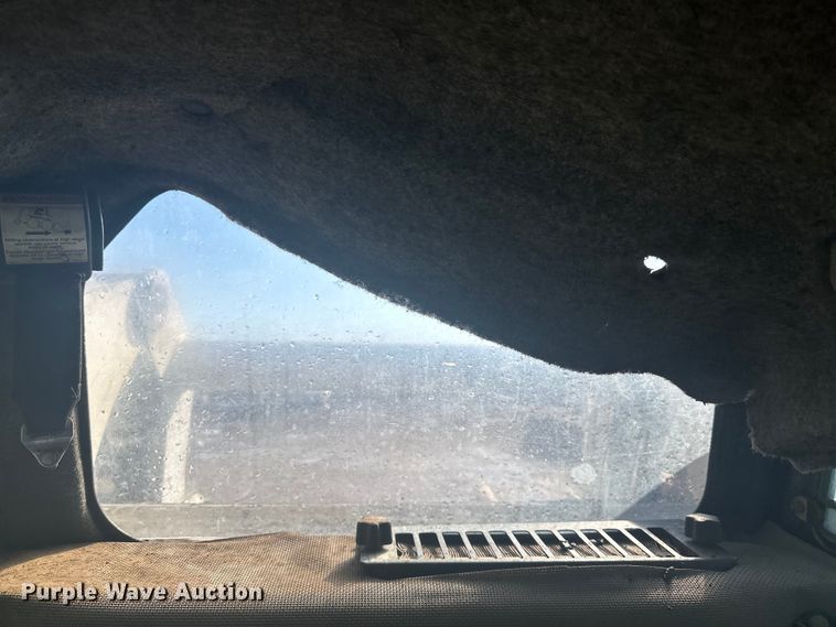 image for item DQ0743 2006 Bobcat S250 skid steer loader