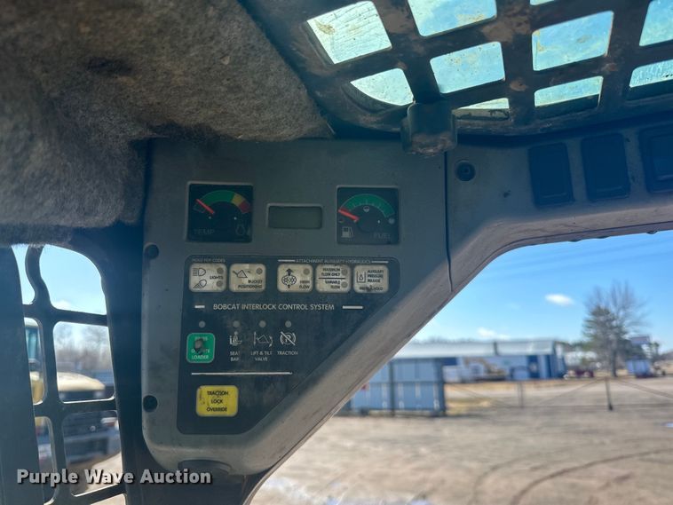 image for item DQ0743 2006 Bobcat S250 skid steer loader