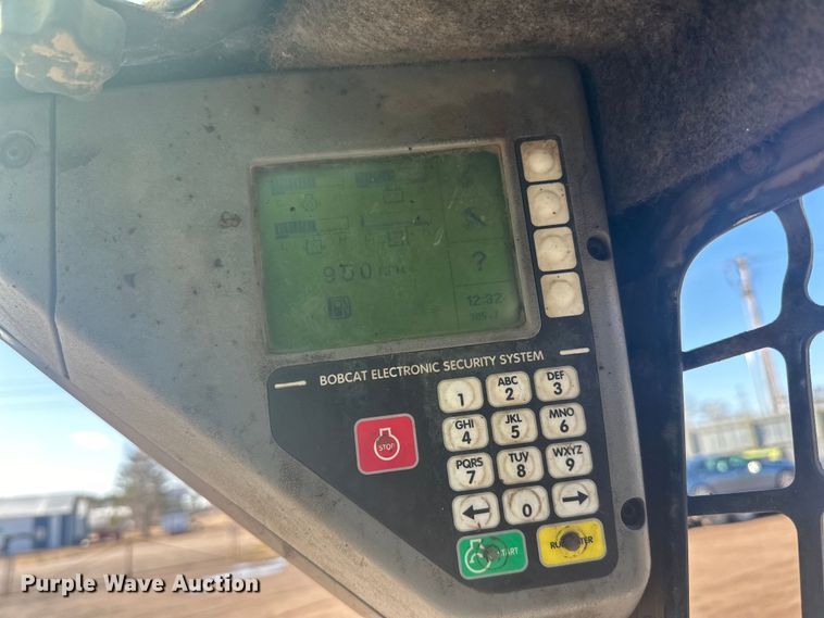 image for item DQ0743 2006 Bobcat S250 skid steer loader