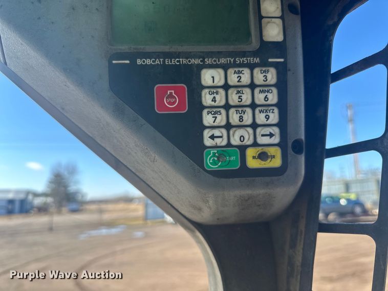 image for item DQ0743 2006 Bobcat S250 skid steer loader